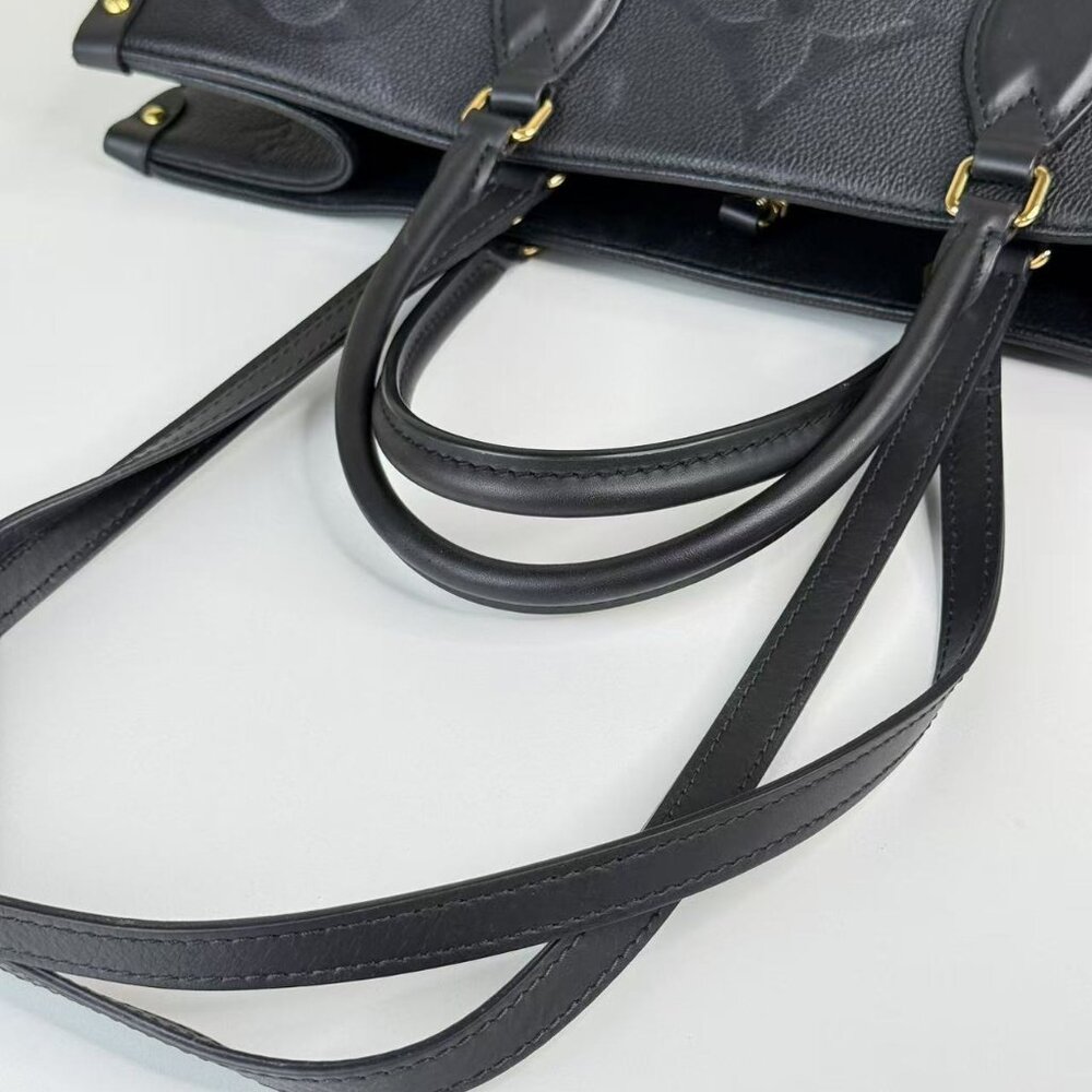 Louis Vuitton Black On The Go GM Shoulder Bag with Classic Monogram Pattern - Picture 7 of 8